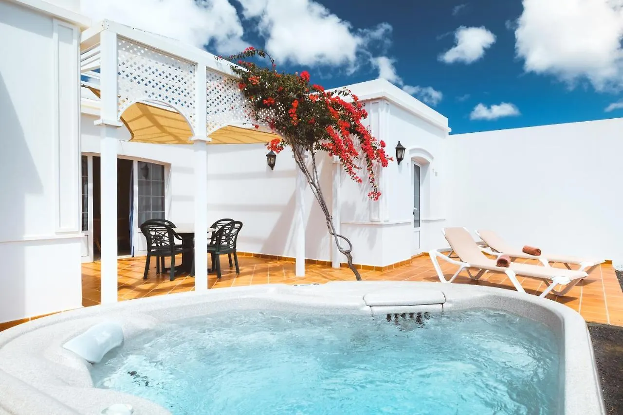 Apartamentos Livvo Coloradamar Playa Blanca  4*, Playa Blanca (Lanzarote)