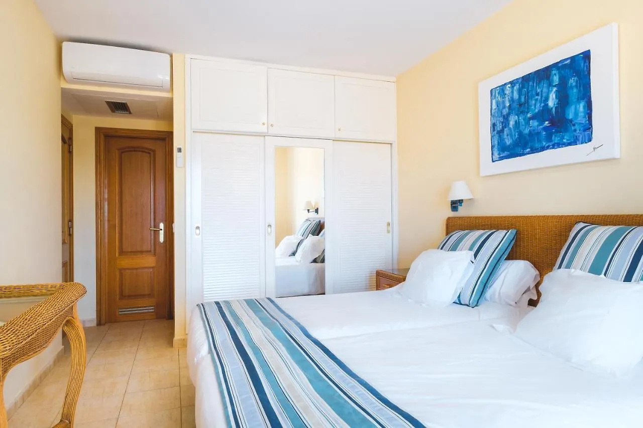 Apartamentos Livvo Coloradamar Playa Blanca  4*, Playa Blanca (Lanzarote)