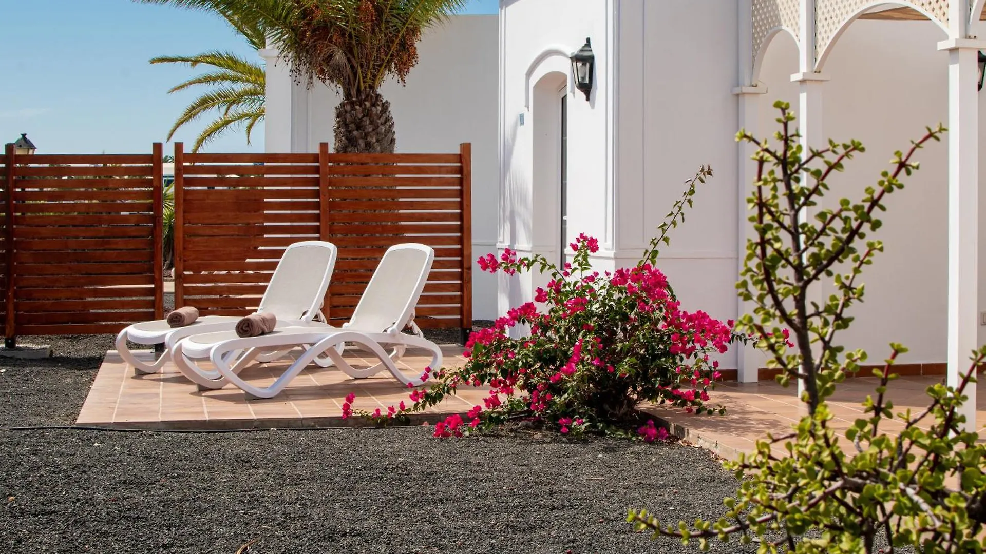 Apartamentos Livvo Coloradamar Playa Blanca  4*, Playa Blanca (Lanzarote)