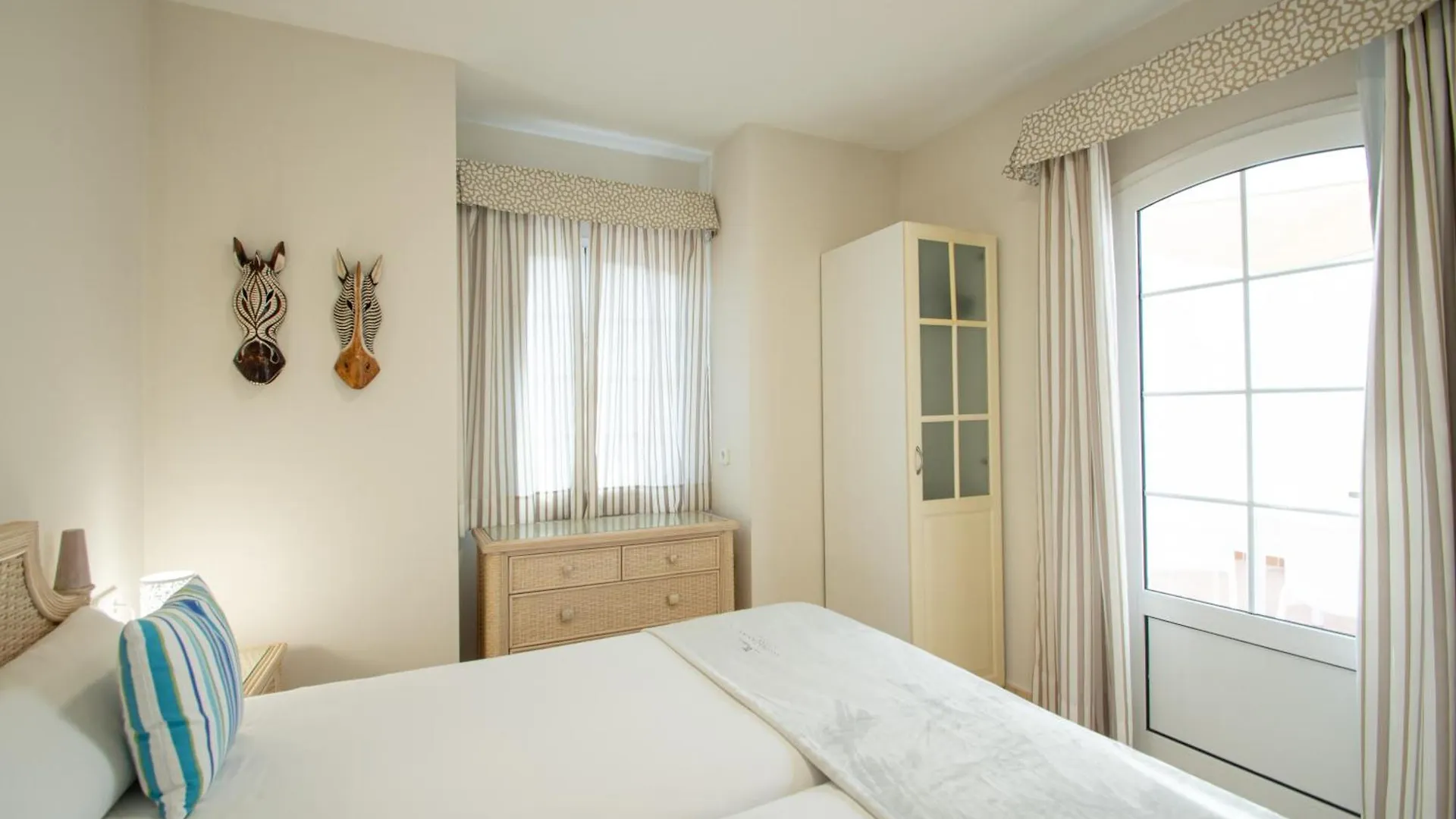 Apartamentos Livvo Coloradamar Playa Blanca  Aparthotel