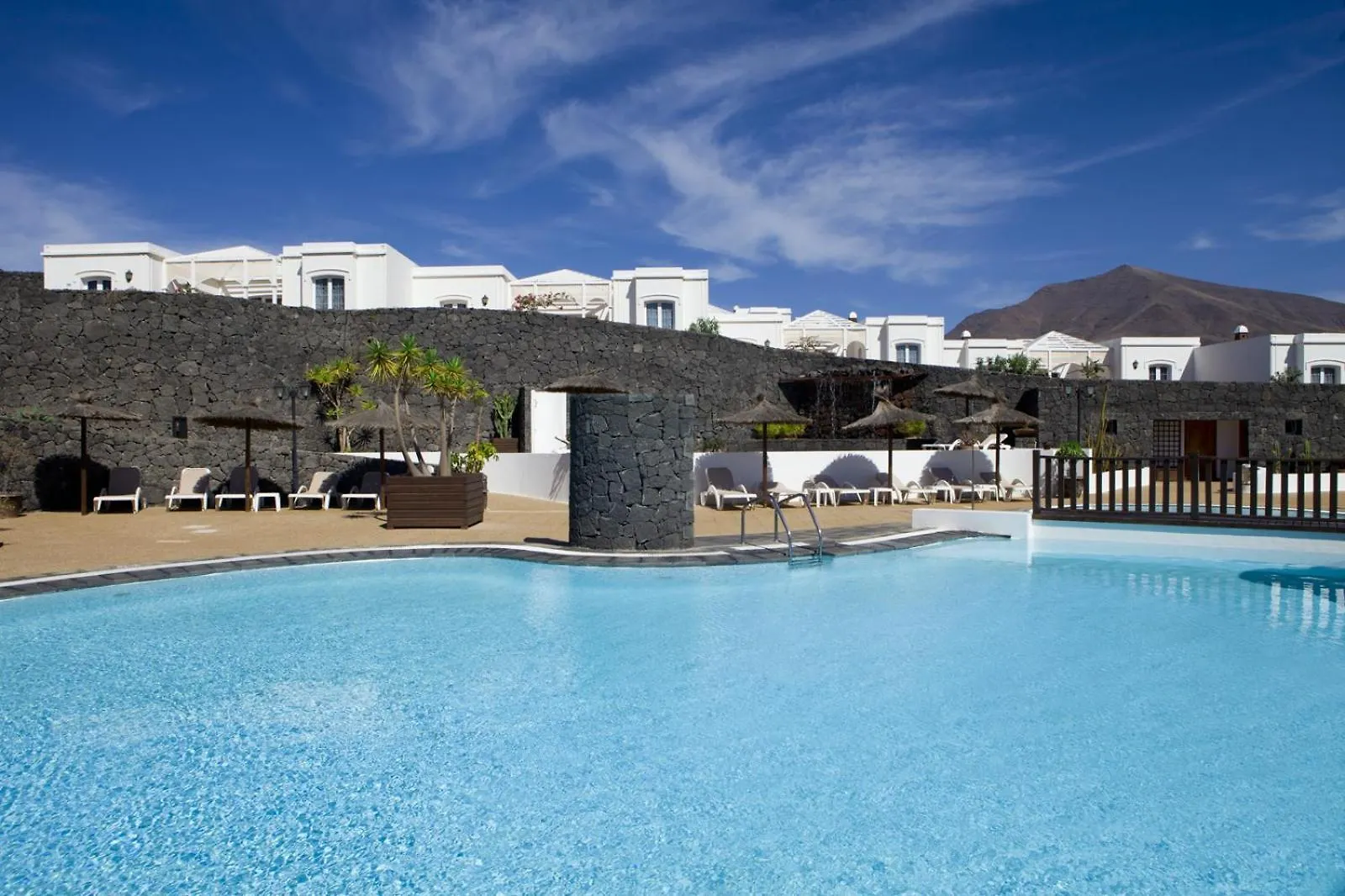 Apartamentos Livvo Coloradamar Playa Blanca  4*, Playa Blanca (Lanzarote)